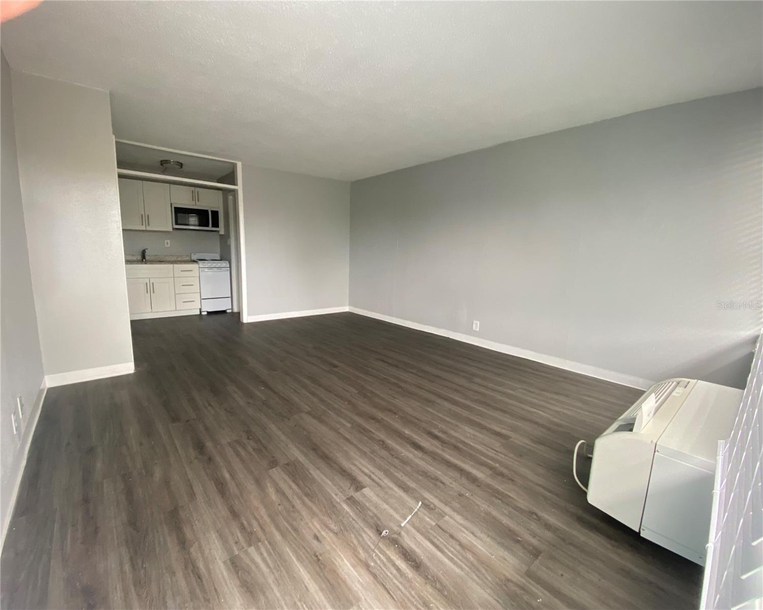 Image 3 of 6 For 515 Bon Air Street 230