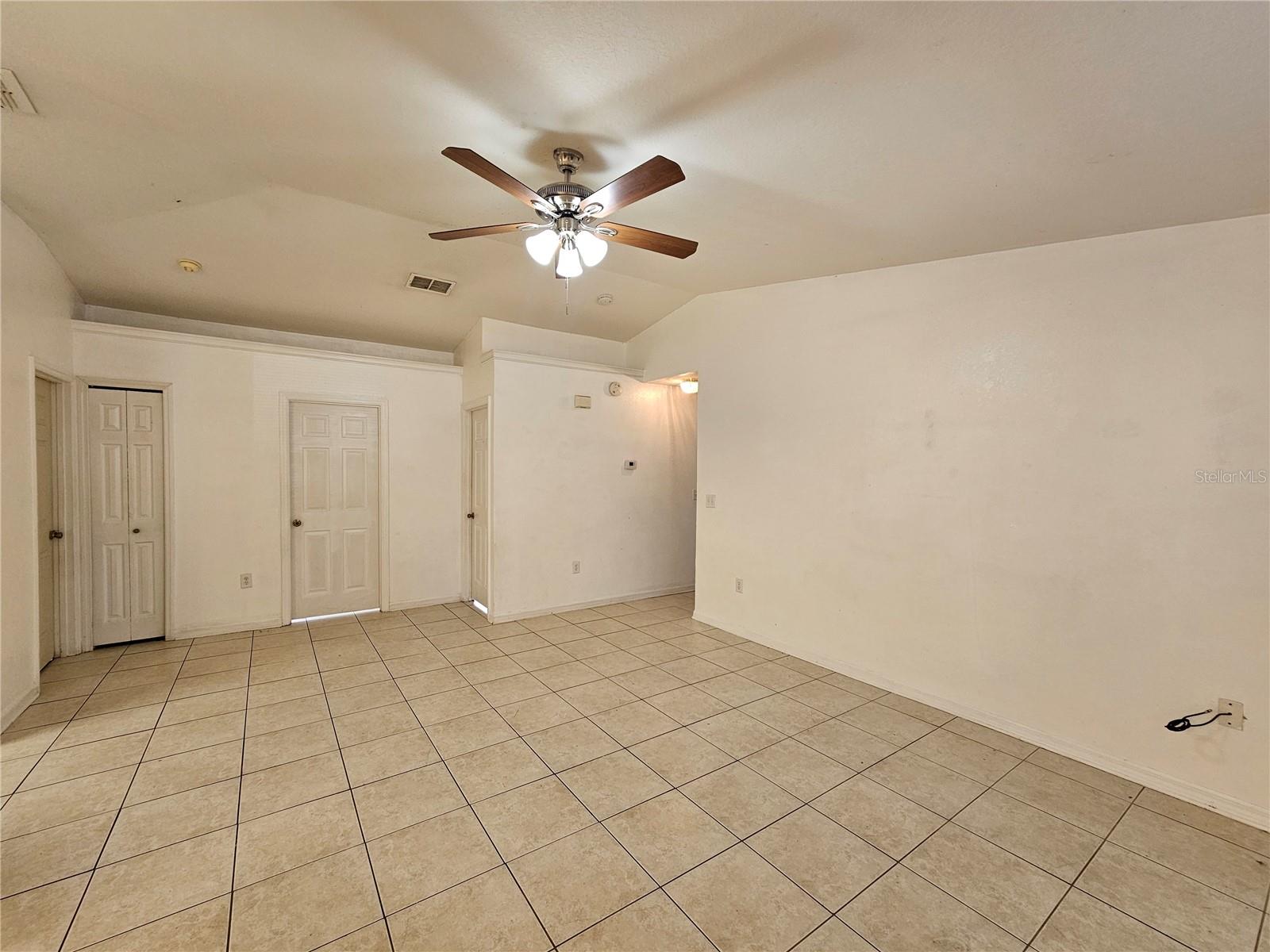 Image 4 of 20 For 2746 Smithtown Drive