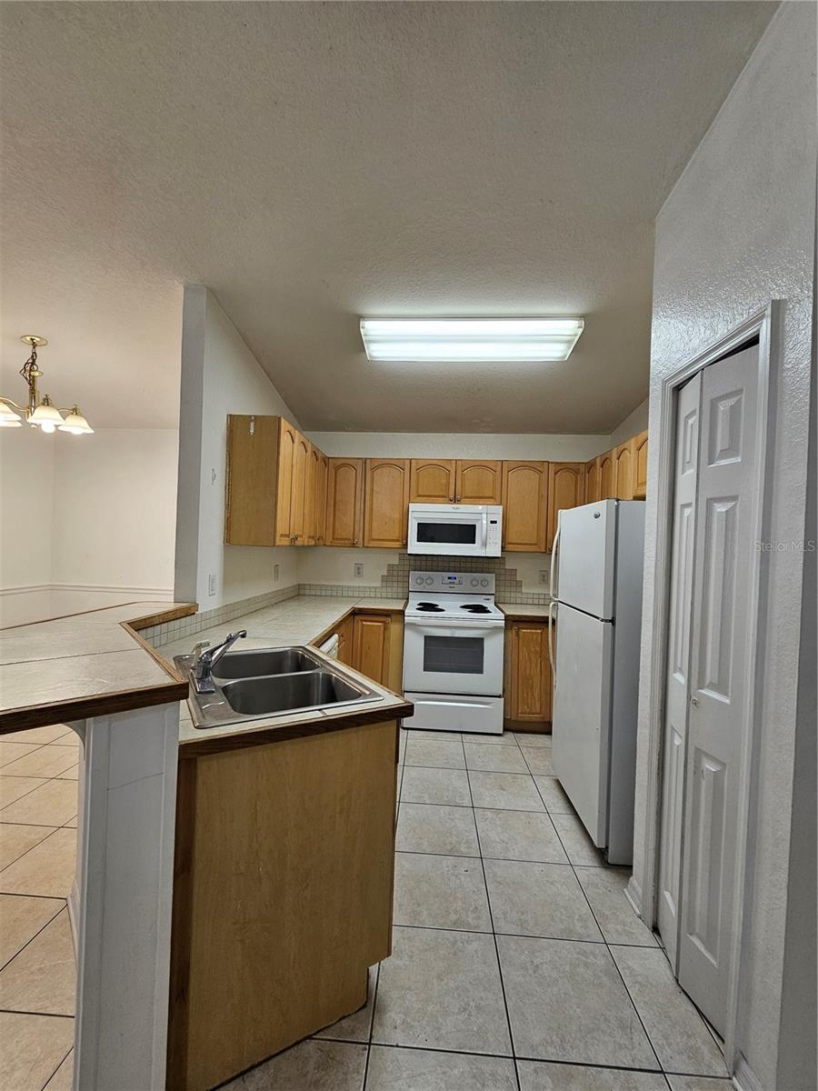 Image 8 of 20 For 2746 Smithtown Drive