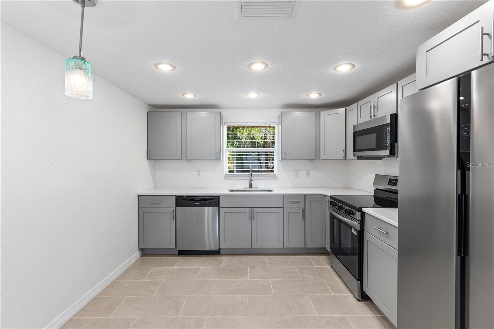 Image 10 of 32 For 8623 Parkway Circle