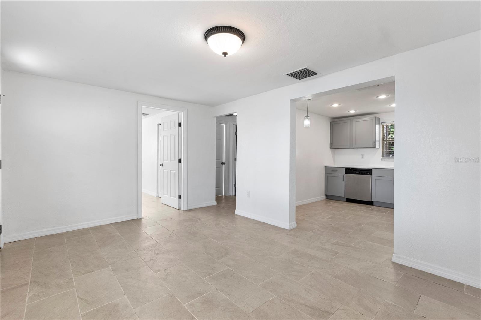 Image 13 of 32 For 8623 Parkway Circle