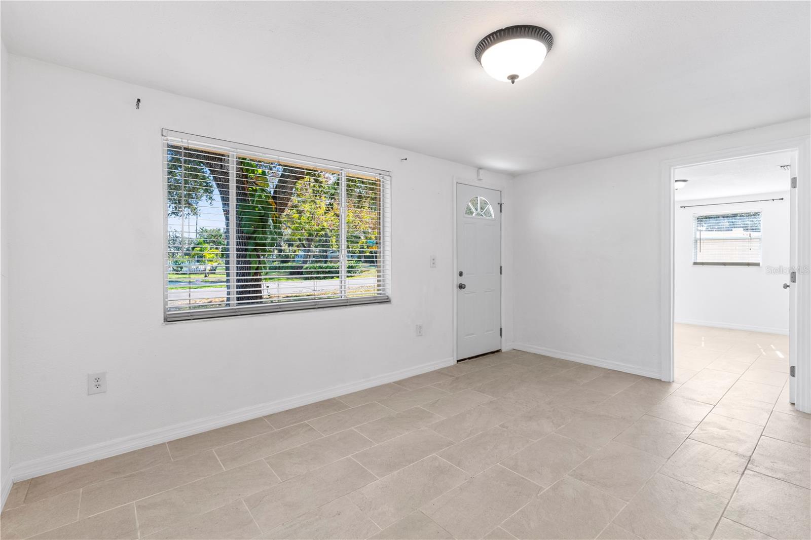 Image 14 of 32 For 8623 Parkway Circle