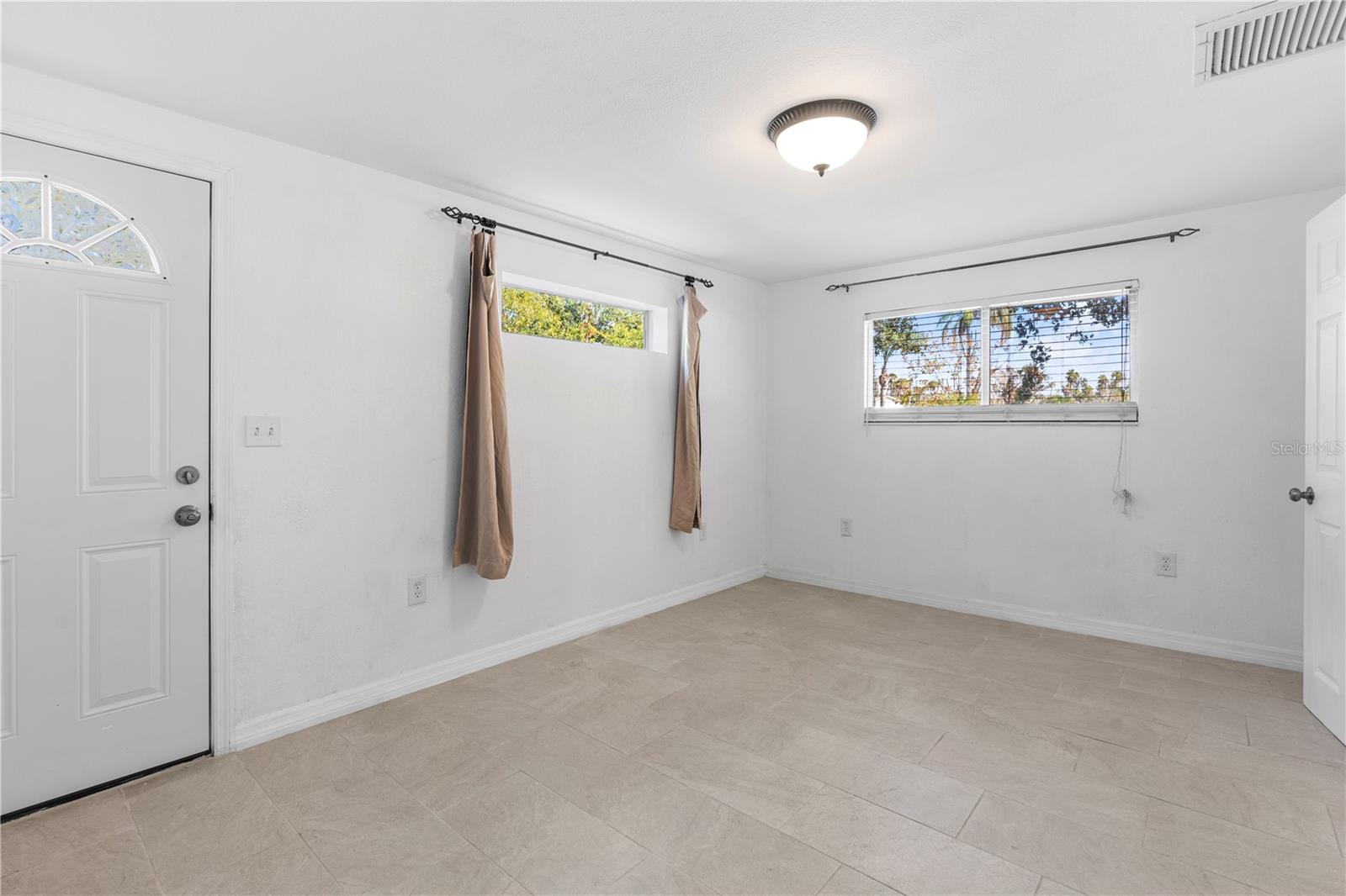 Image 15 of 32 For 8623 Parkway Circle