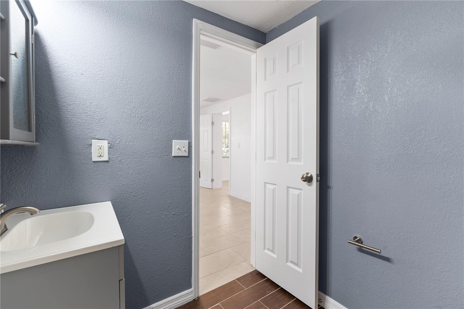 Image 18 of 32 For 8623 Parkway Circle