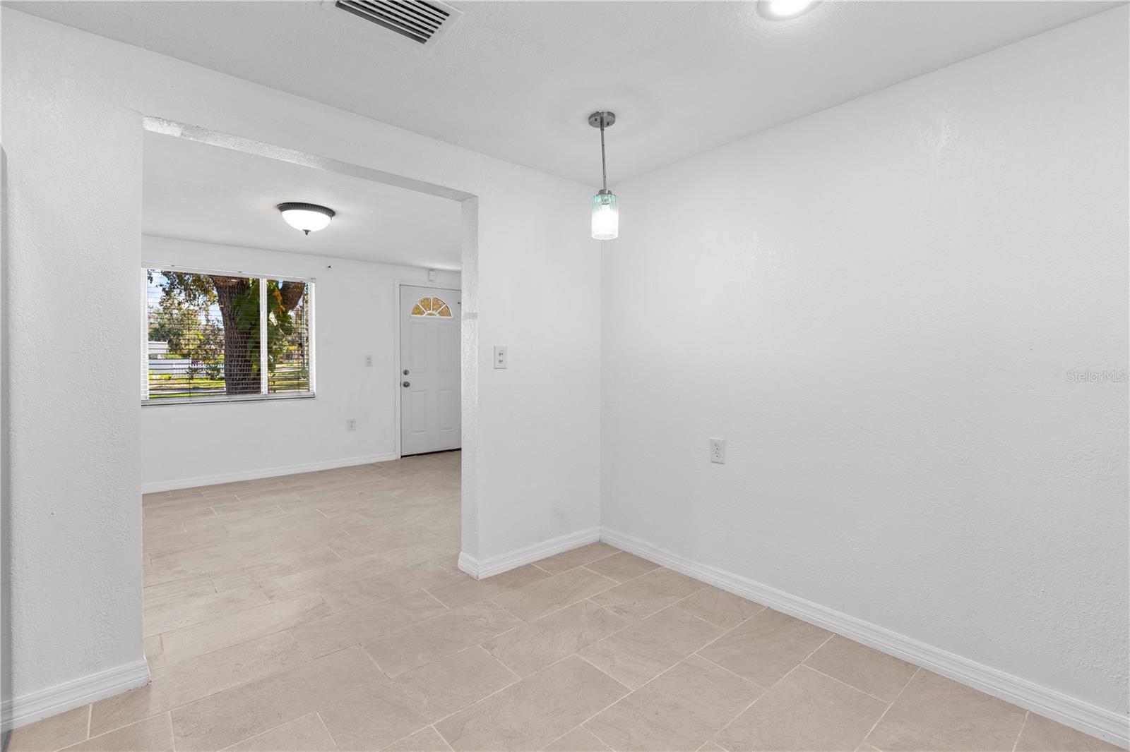 Image 20 of 32 For 8623 Parkway Circle