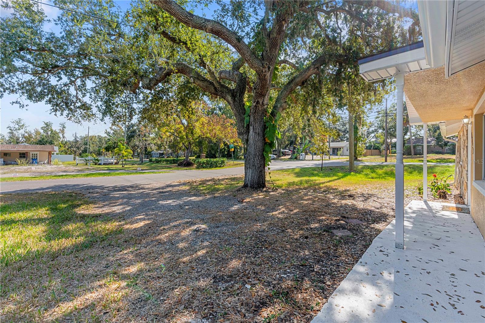 Image 4 of 32 For 8623 Parkway Circle