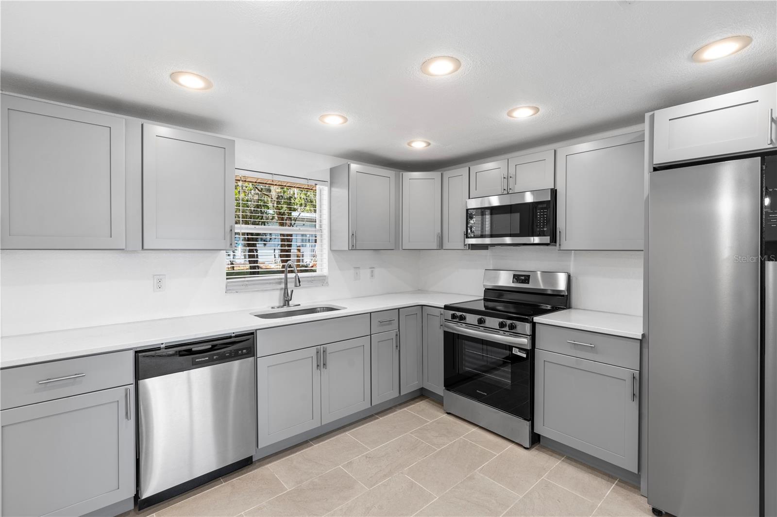 Image 9 of 32 For 8623 Parkway Circle