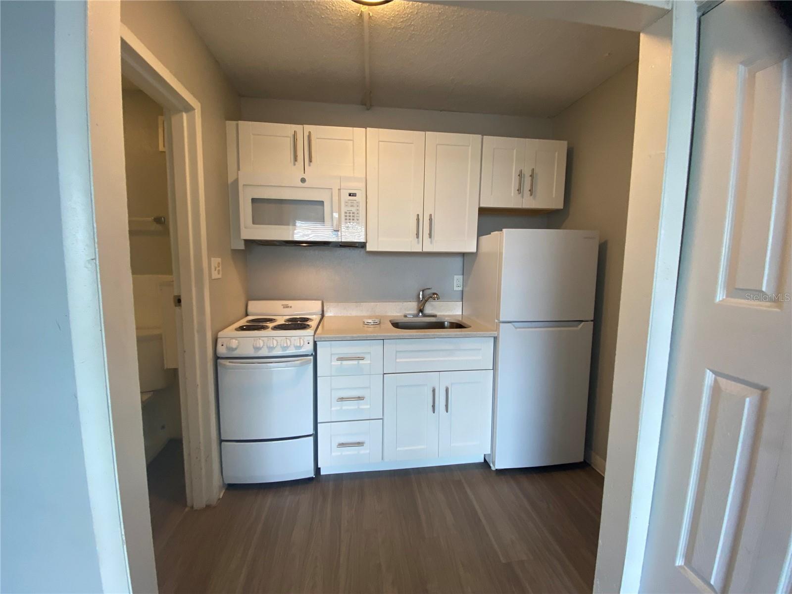 Image 4 of 7 For 515 Bon Air Street 245