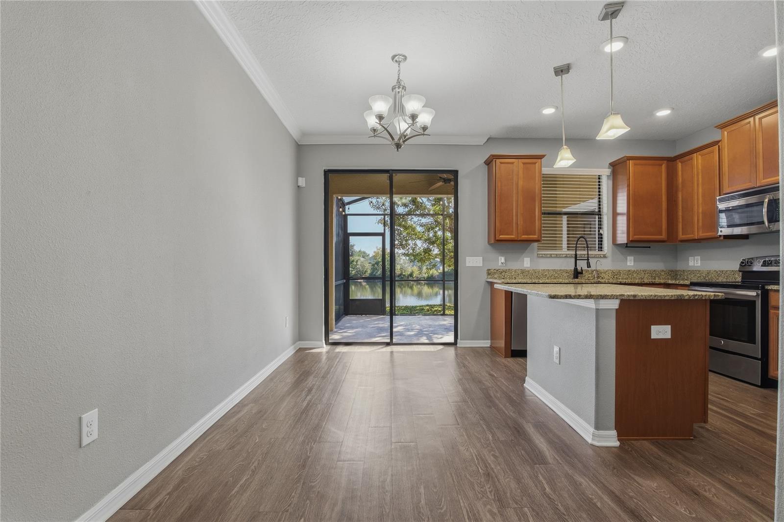 Listing photo id 11 for 4320 Fennwood Court