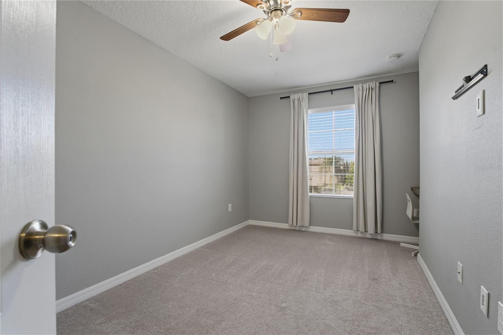 Listing photo id 18 for 4320 Fennwood Court