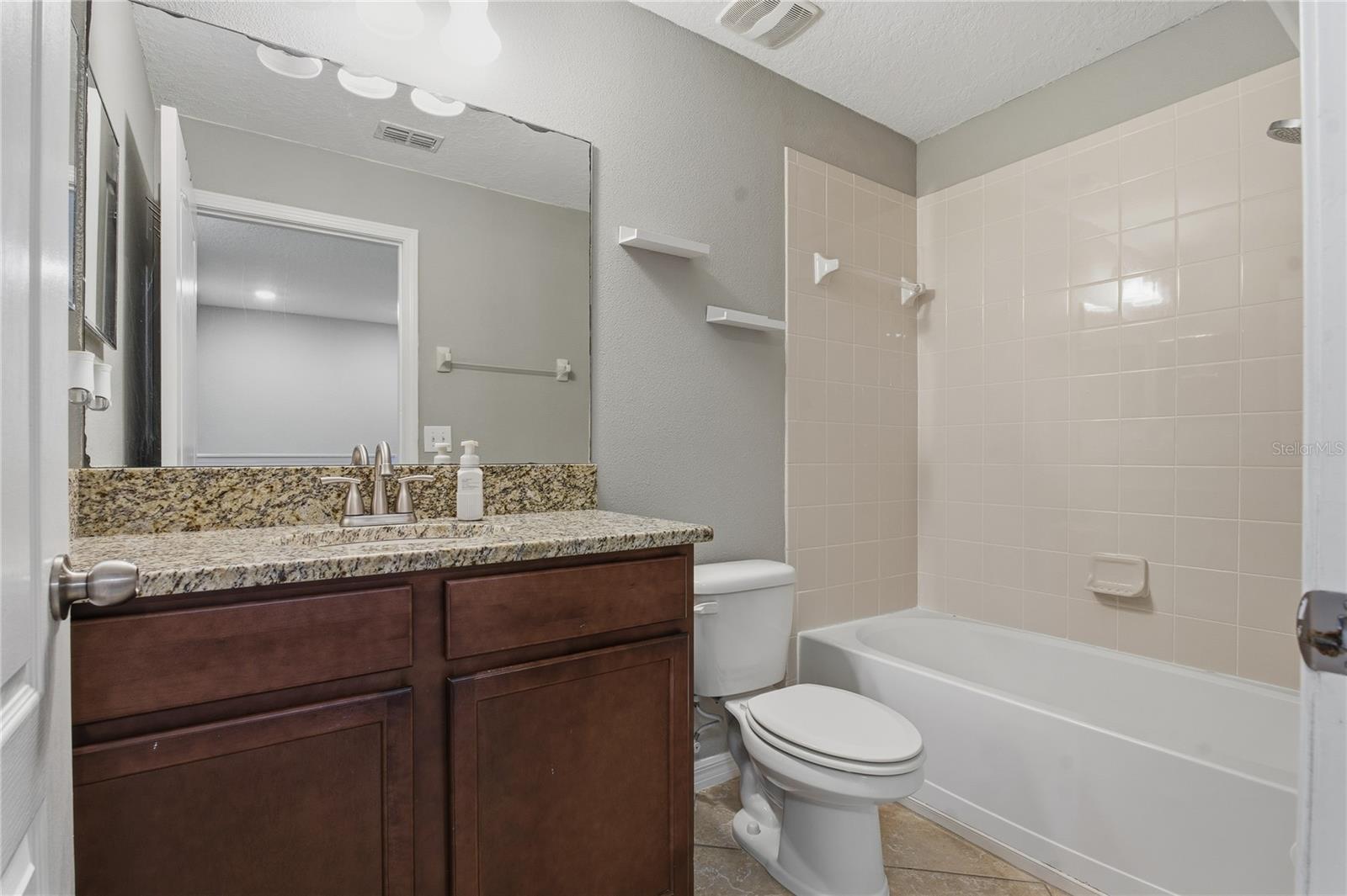 Listing photo id 23 for 4320 Fennwood Court