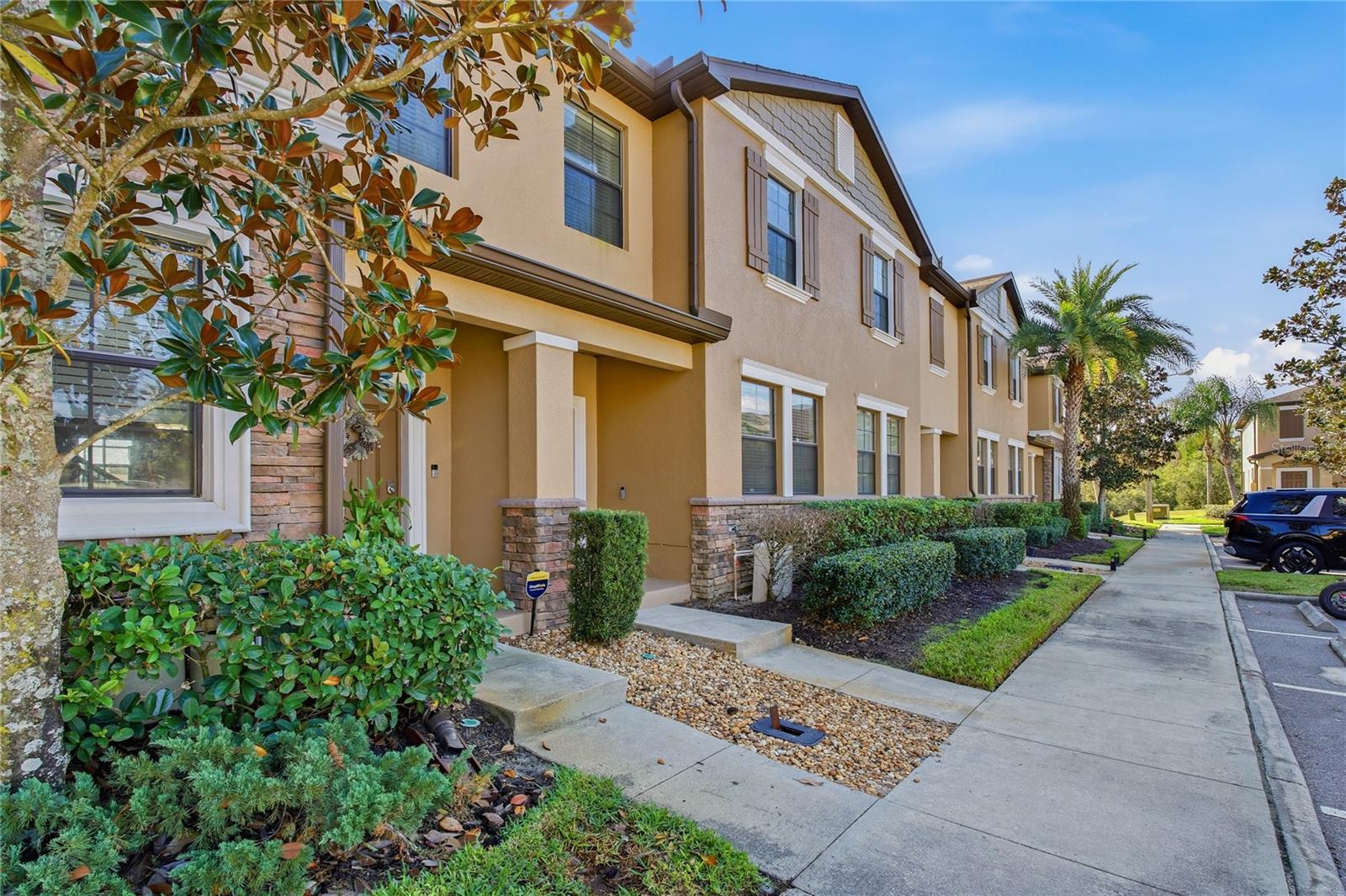 Listing photo id 1 for 4320 Fennwood Court