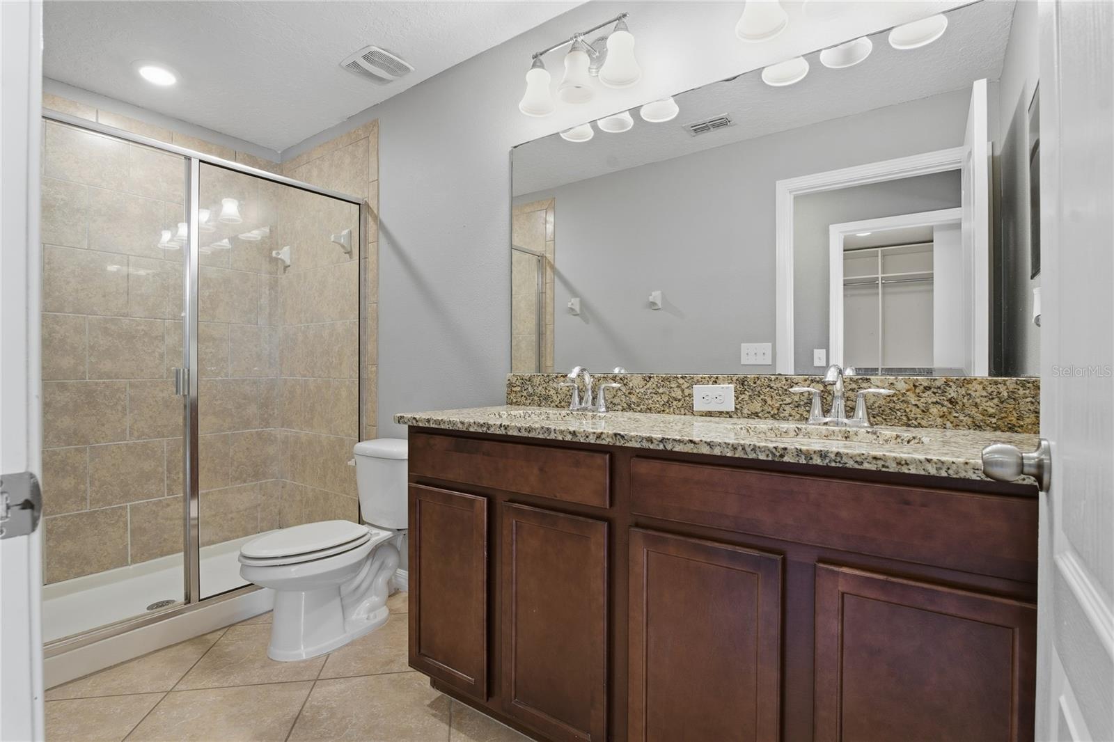 Listing photo id 29 for 4320 Fennwood Court
