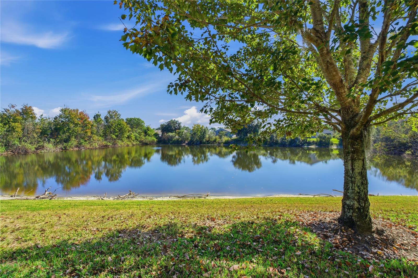 Listing photo id 35 for 4320 Fennwood Court