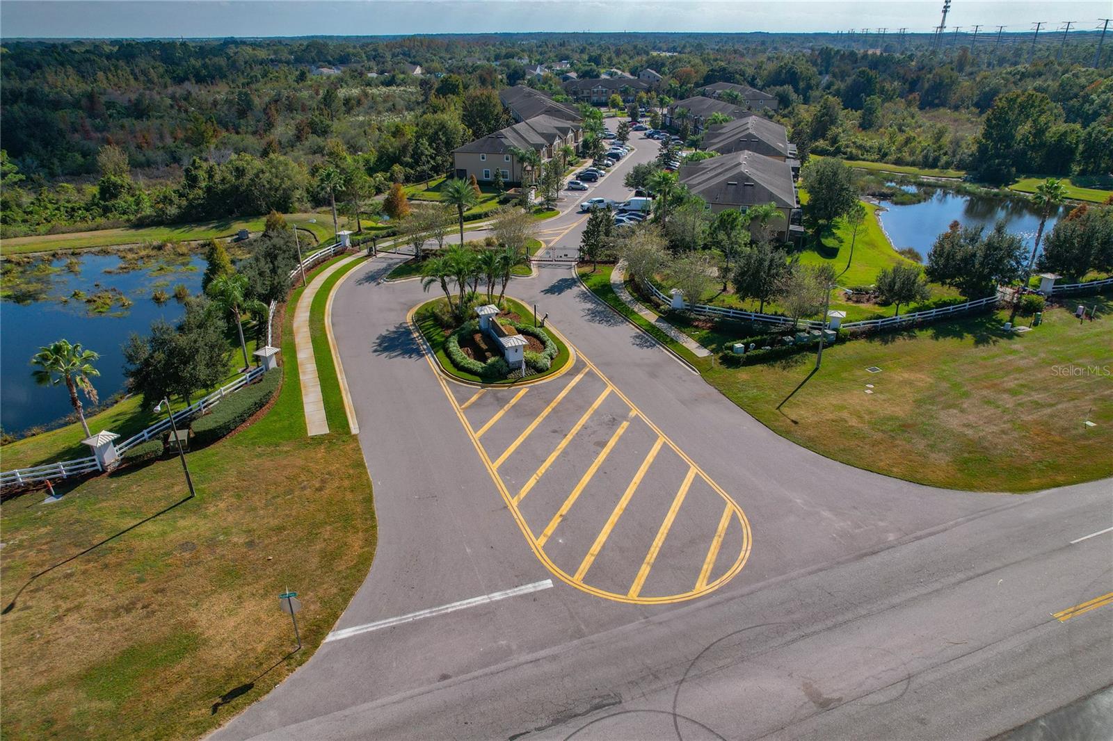 Listing photo id 36 for 4320 Fennwood Court