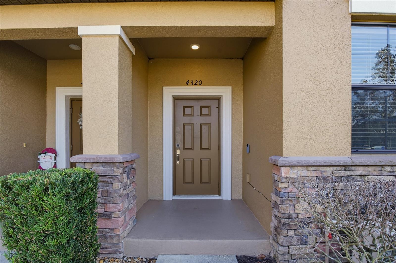 Listing photo id 2 for 4320 Fennwood Court