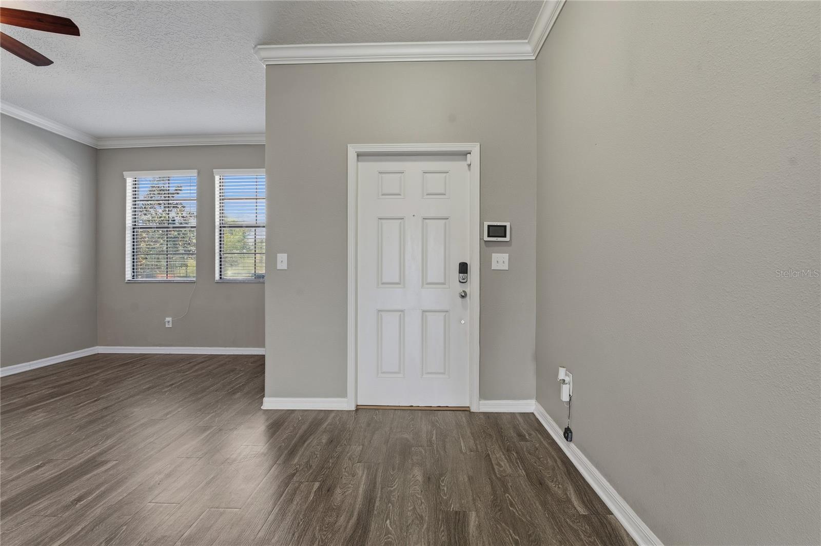 Listing photo id 3 for 4320 Fennwood Court