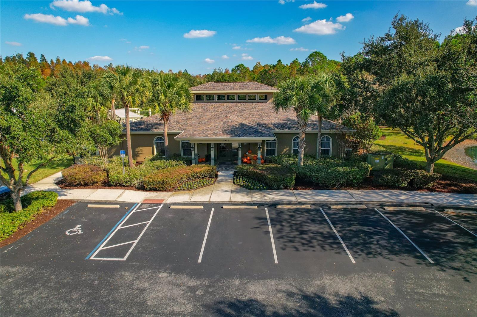 Listing photo id 50 for 4320 Fennwood Court