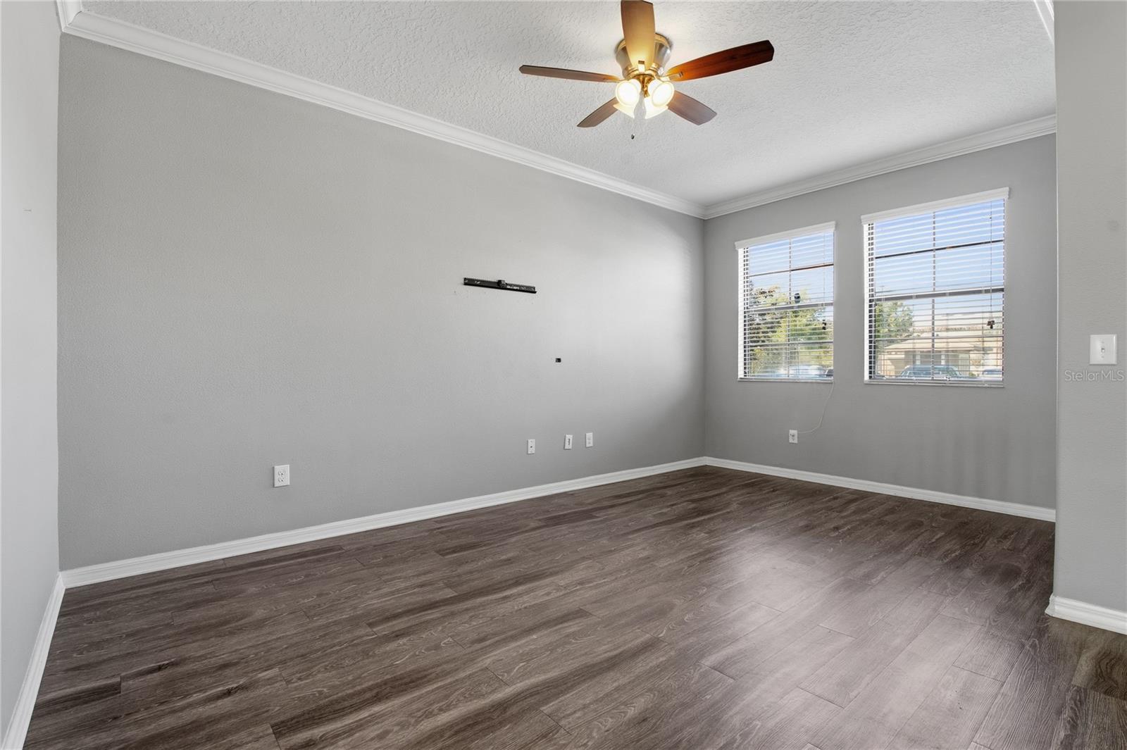 Listing photo id 4 for 4320 Fennwood Court