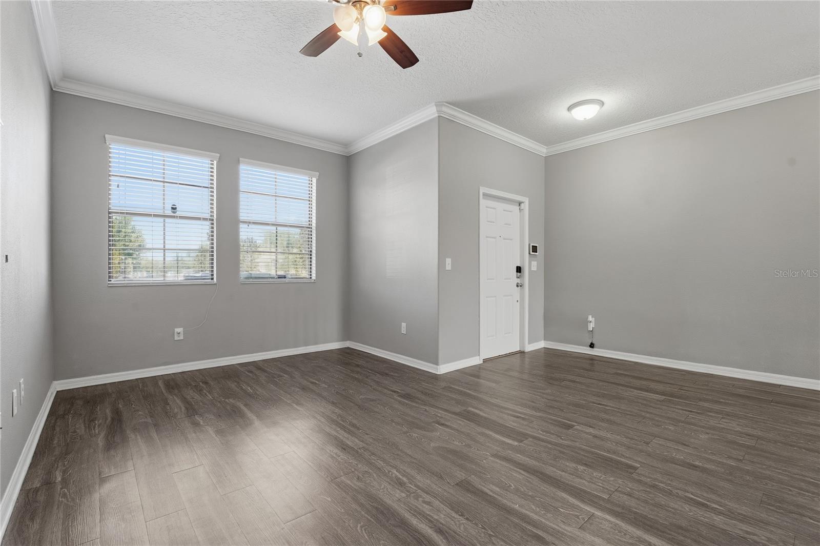 Listing photo id 6 for 4320 Fennwood Court