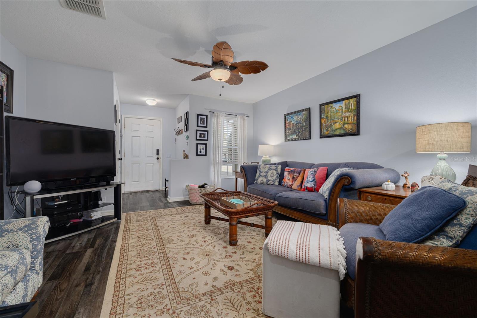 Listing photo id 0 for 2096 Sun Down Drive