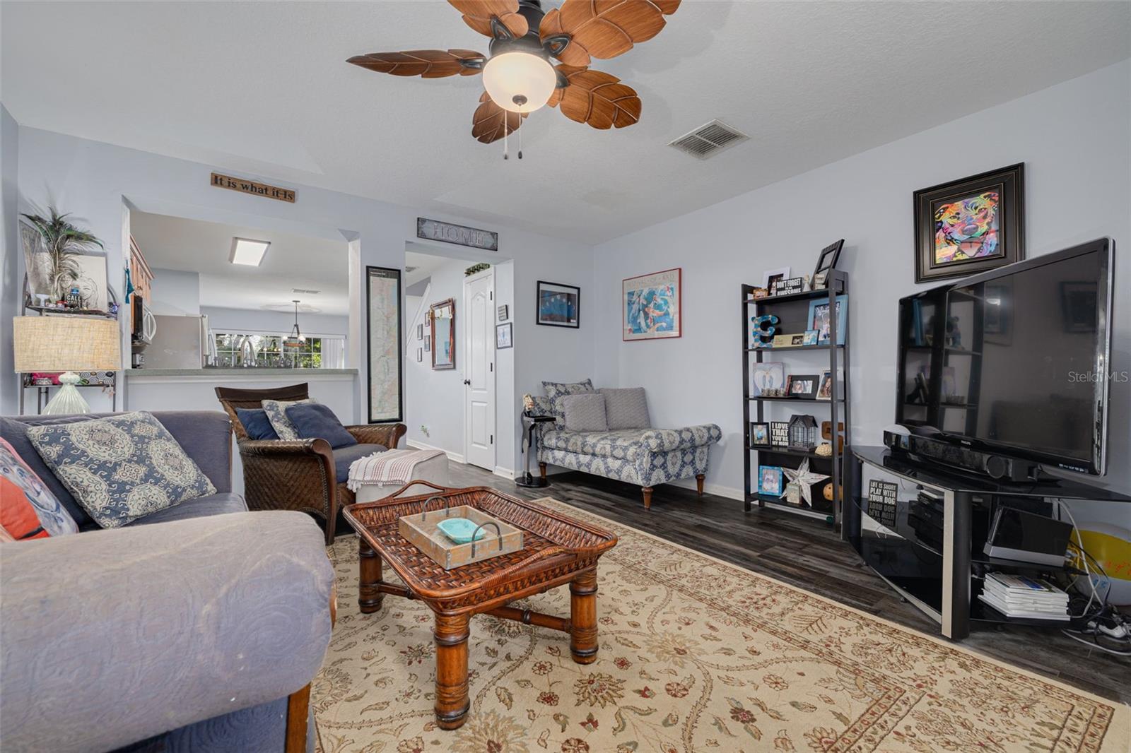 Listing photo id 2 for 2096 Sun Down Drive