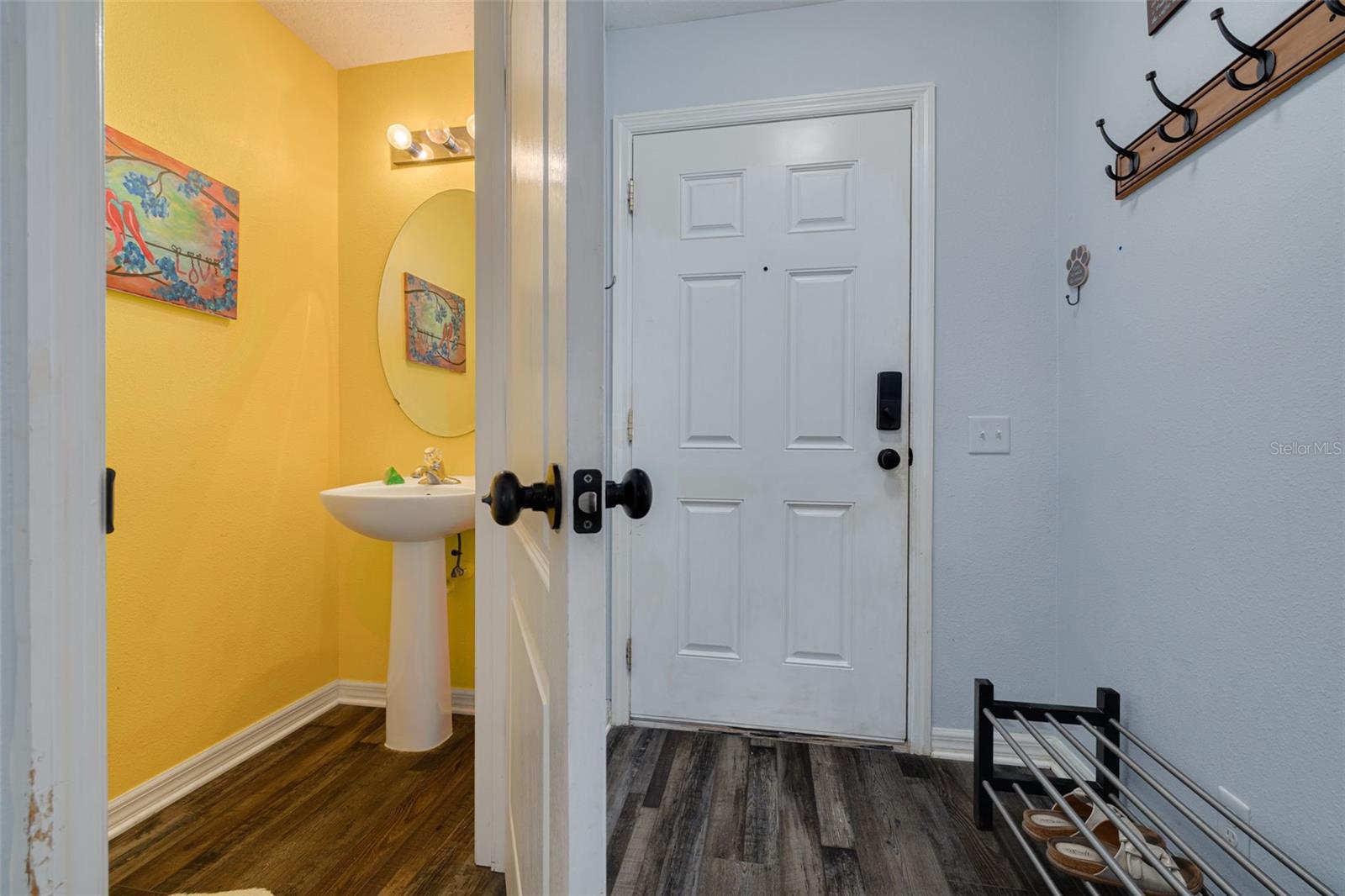 Listing photo id 3 for 2096 Sun Down Drive