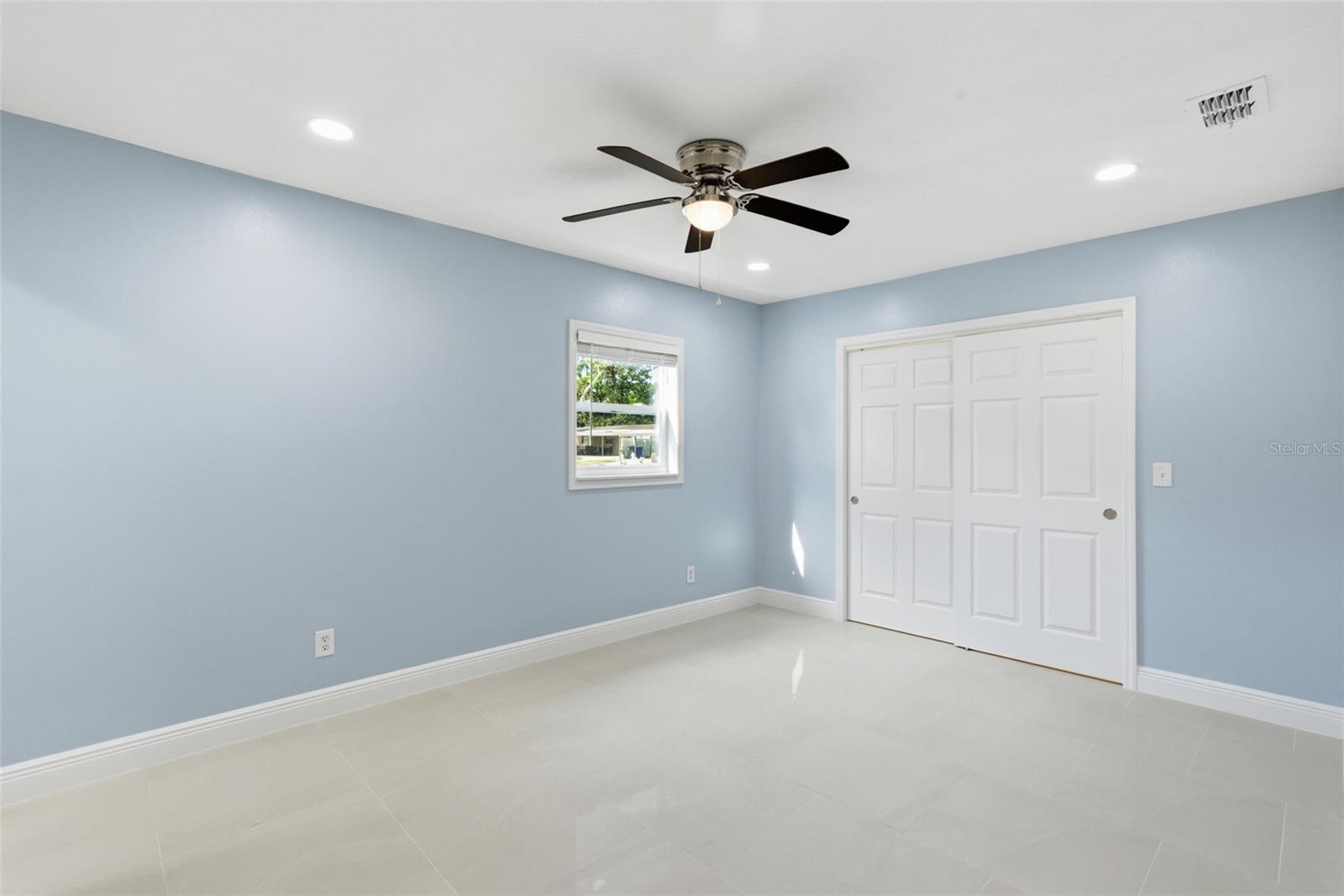 Image 14 of 33 For 112 Floral Drive