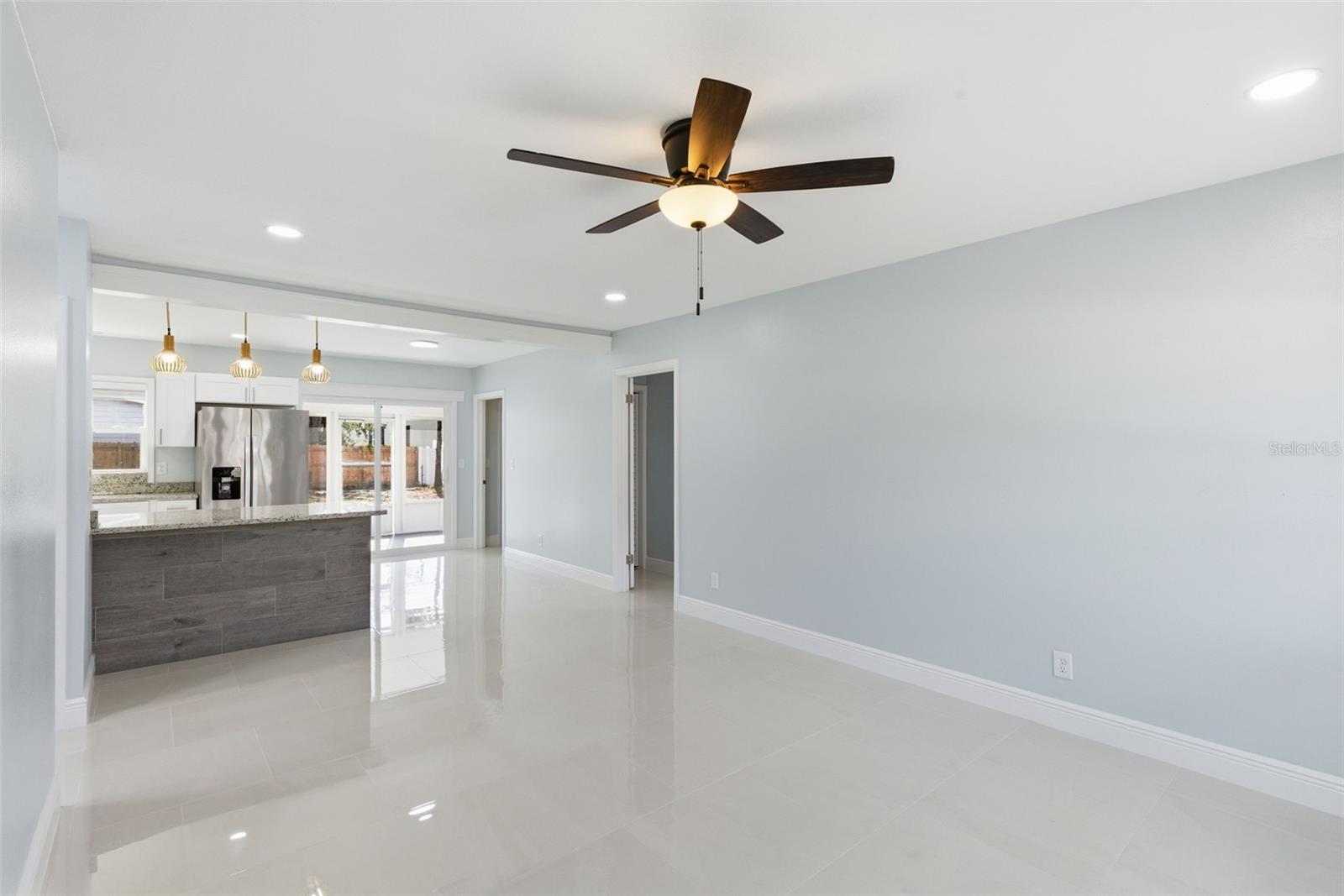 Image 6 of 33 For 112 Floral Drive