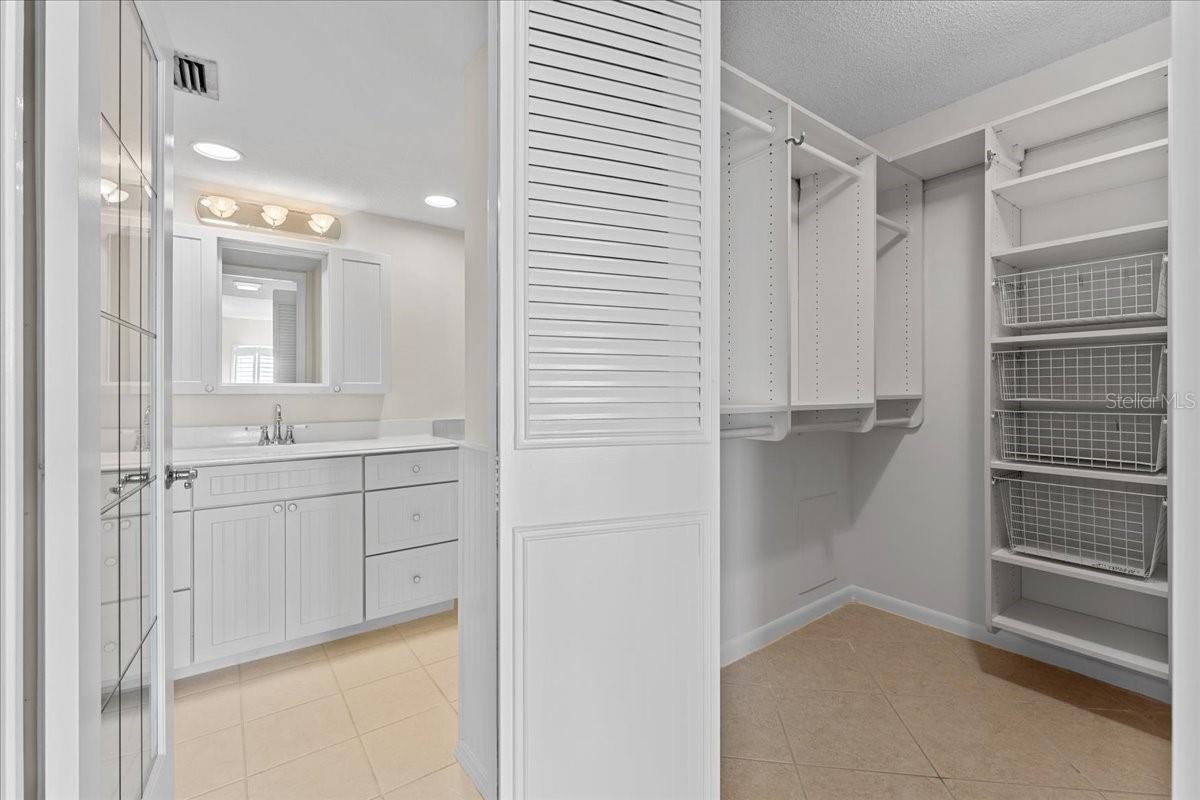Image 22 of 44 For 4900 Brittany Drive S 812