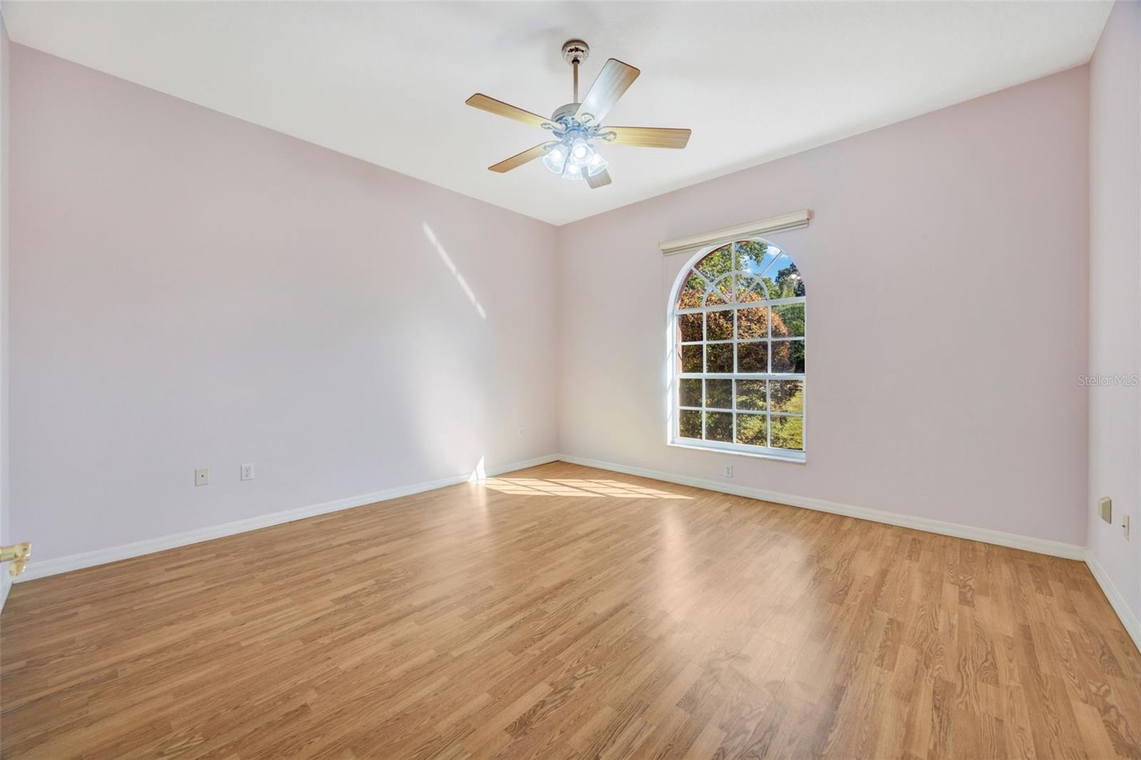 Image 16 of 63 For 305 Forest Wood Court