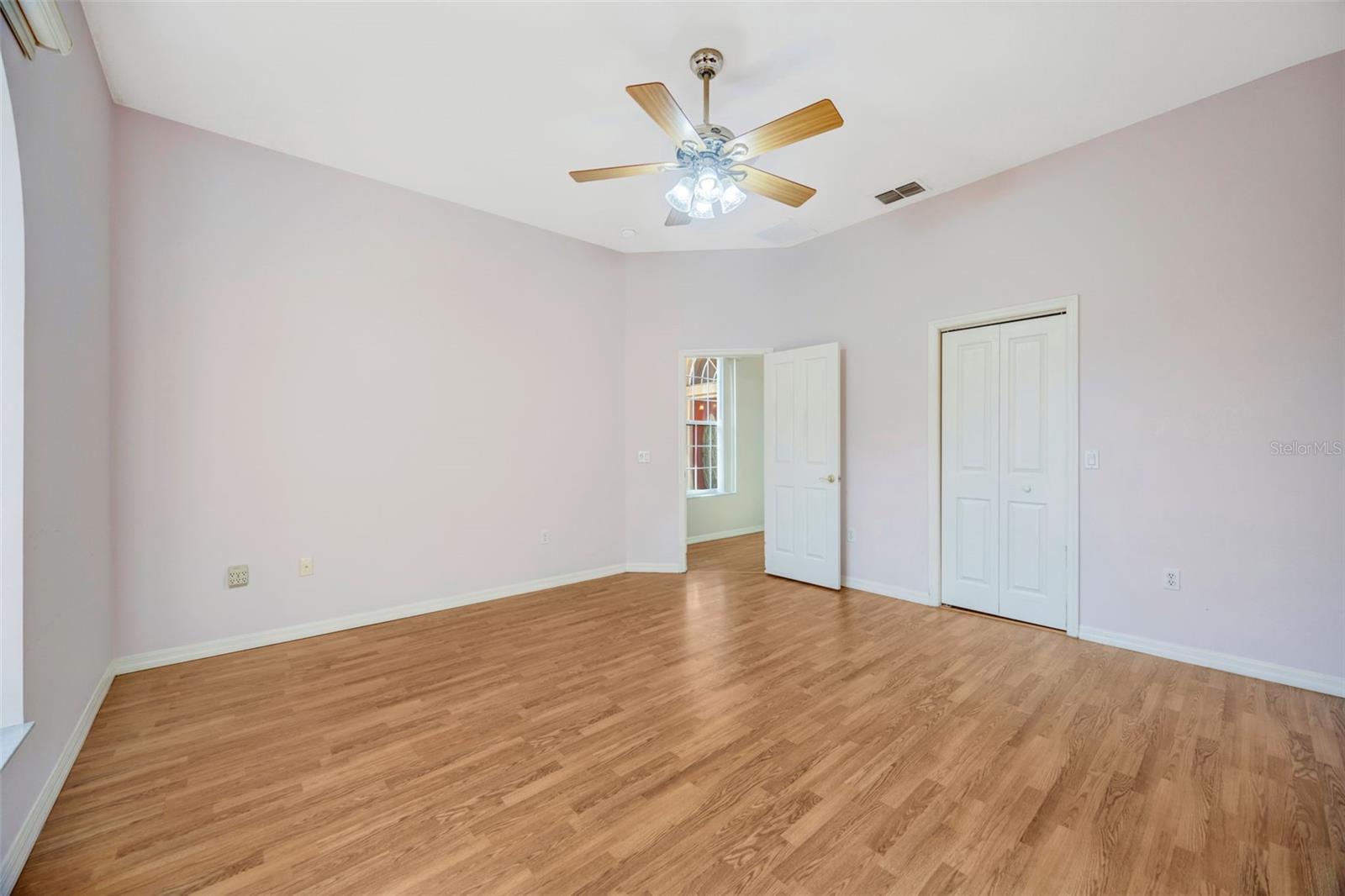 Image 17 of 63 For 305 Forest Wood Court