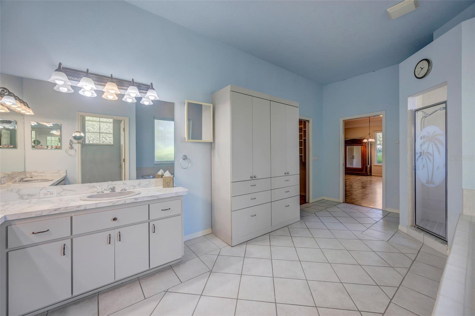 Image 29 of 63 For 305 Forest Wood Court