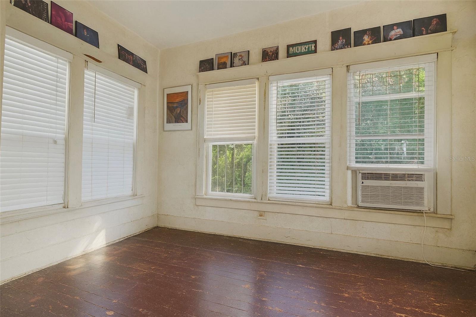 Image 14 of 37 For 531 16th Street S