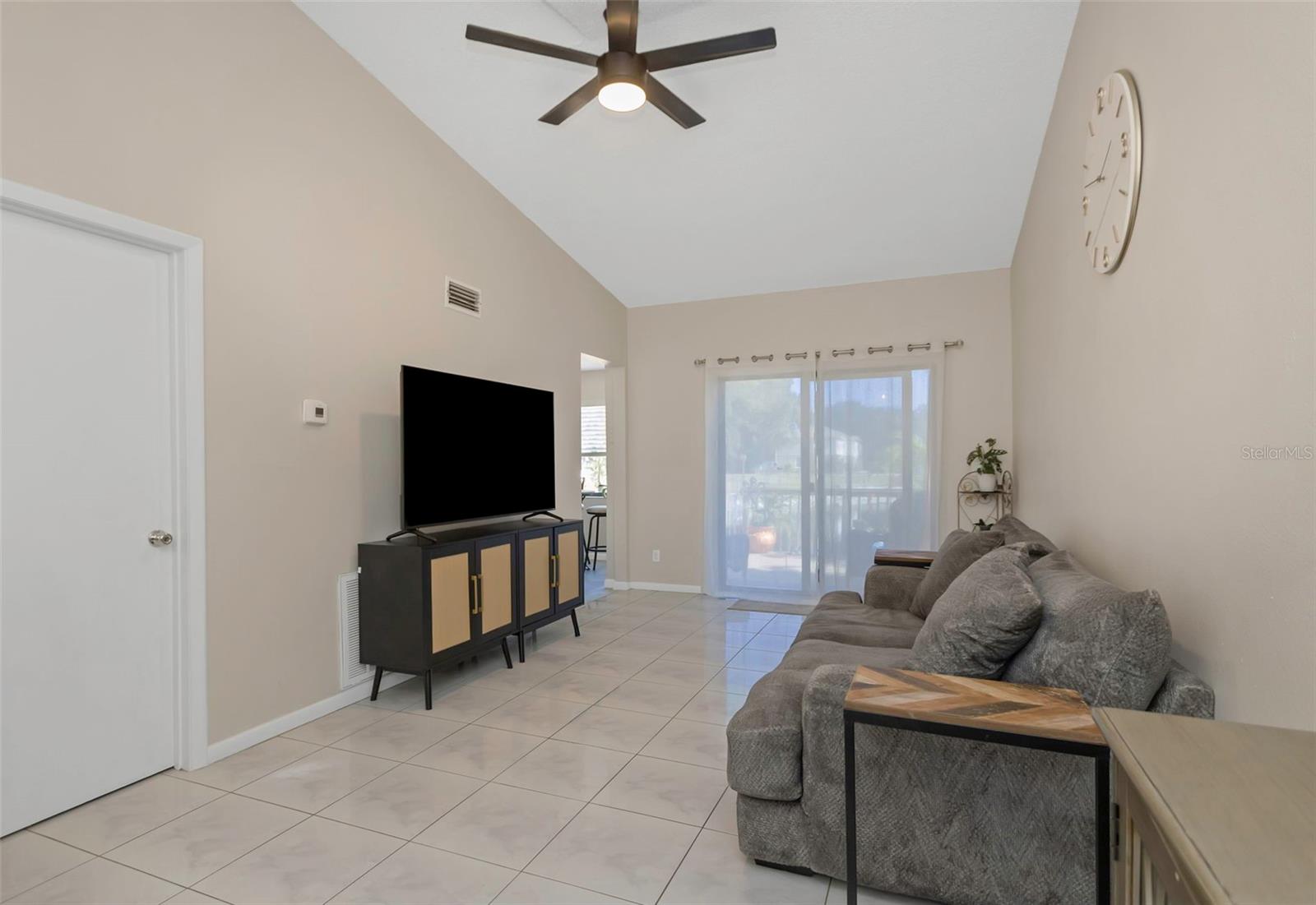 Image 13 of 49 For 1407 Adams Circle W