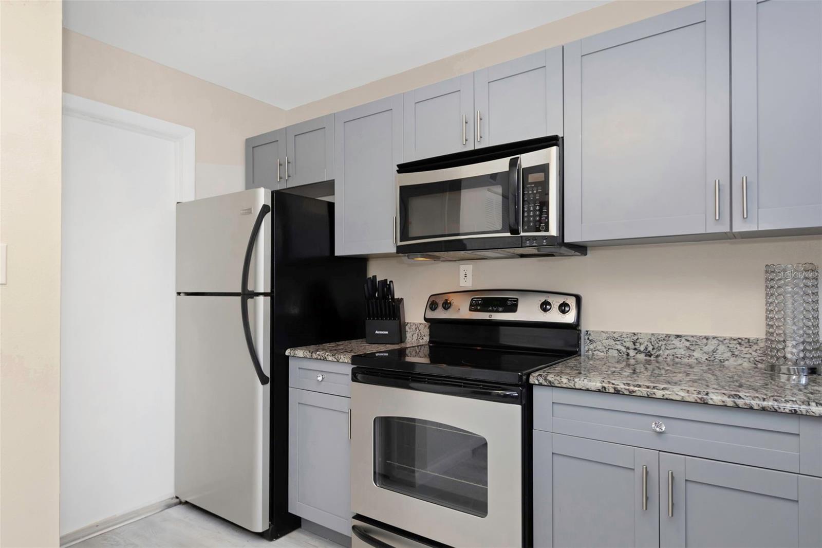 Image 17 of 49 For 1407 Adams Circle W