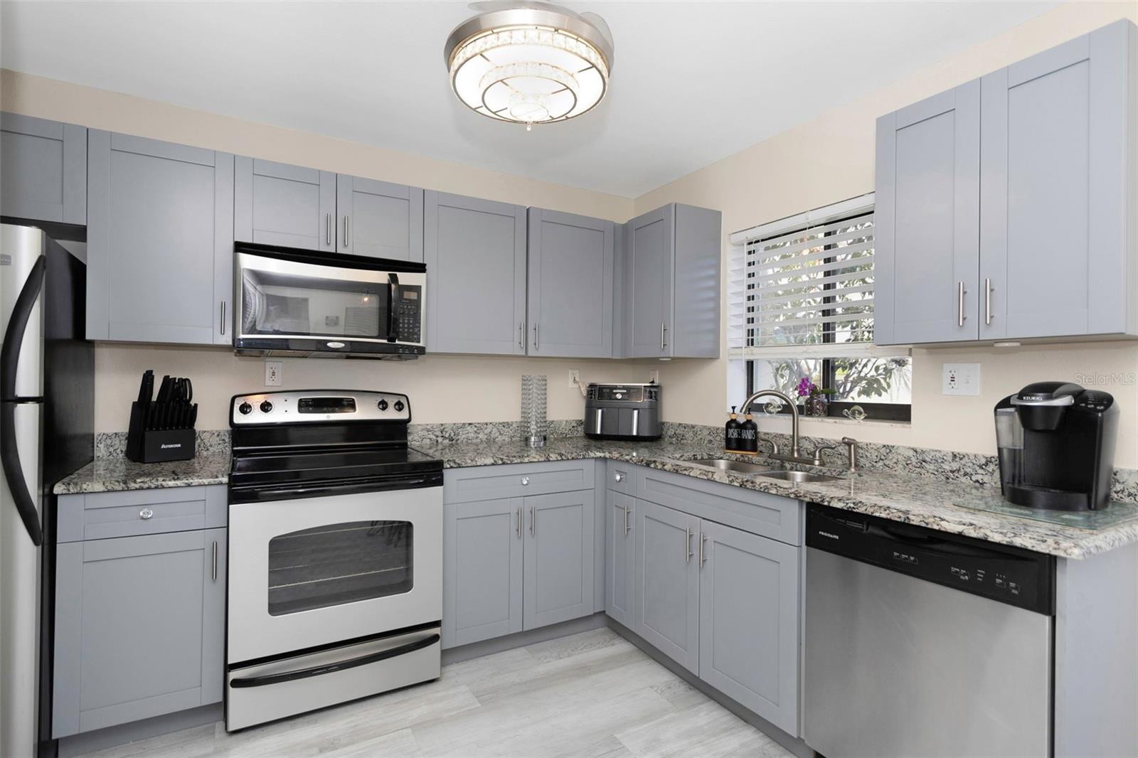 Image 18 of 49 For 1407 Adams Circle W