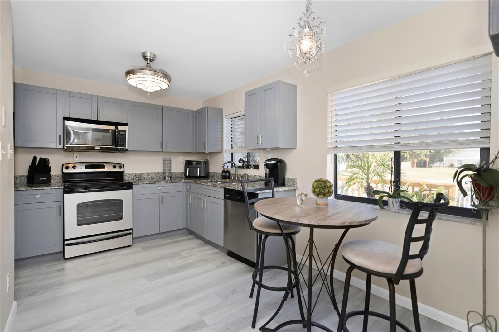 Image 19 of 49 For 1407 Adams Circle W