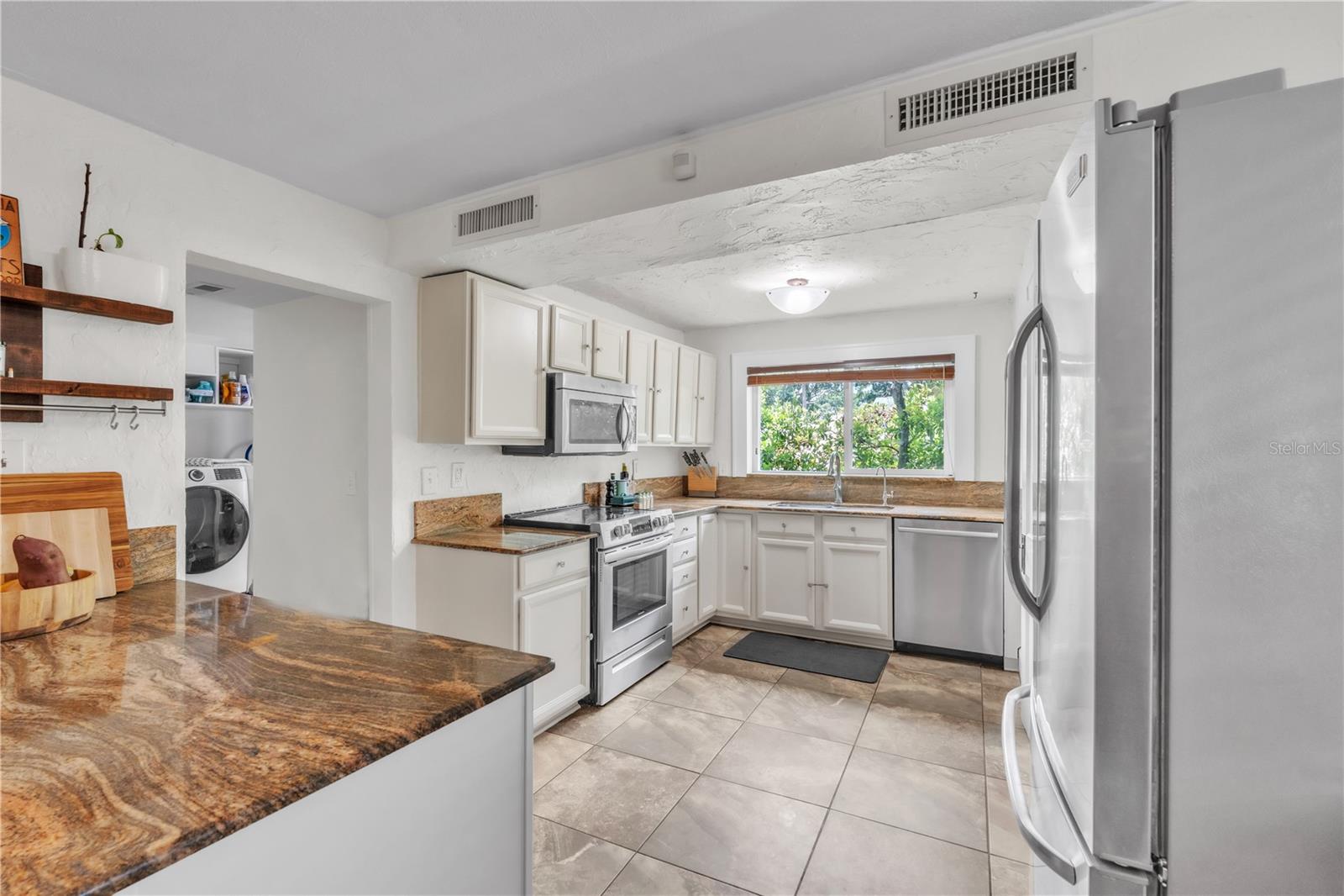 Image 13 of 29 For 3018 Jackson Street N