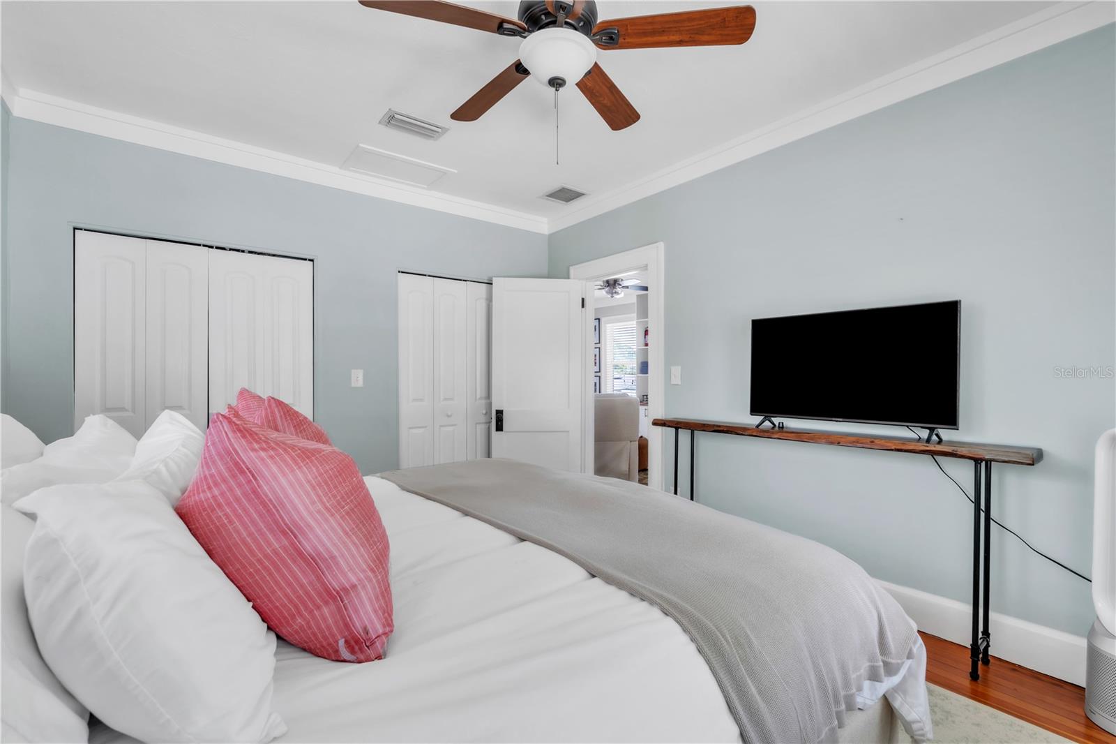 Image 20 of 29 For 3018 Jackson Street N