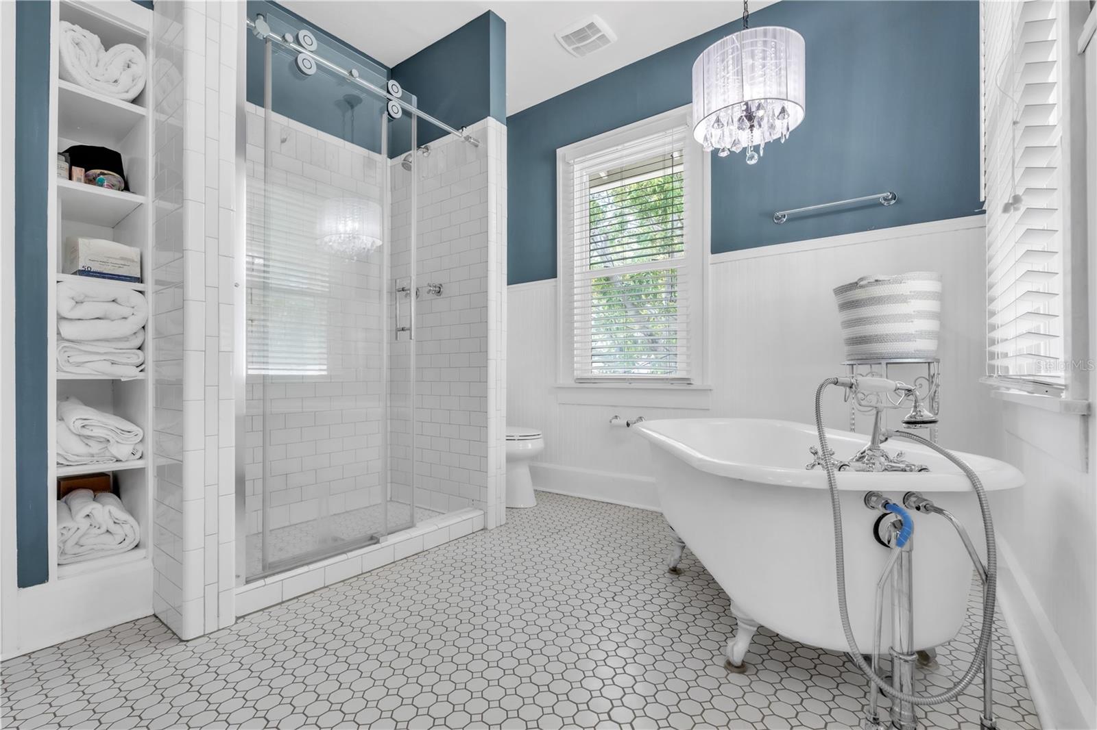 Image 22 of 29 For 3018 Jackson Street N