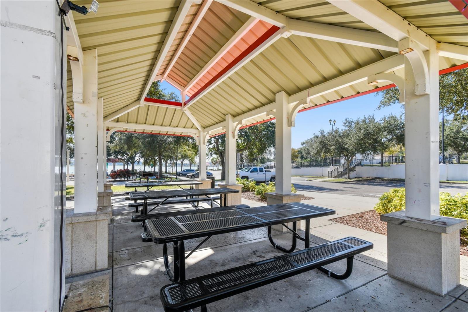 Image 10 of 37 For 518 Ingleside Lane