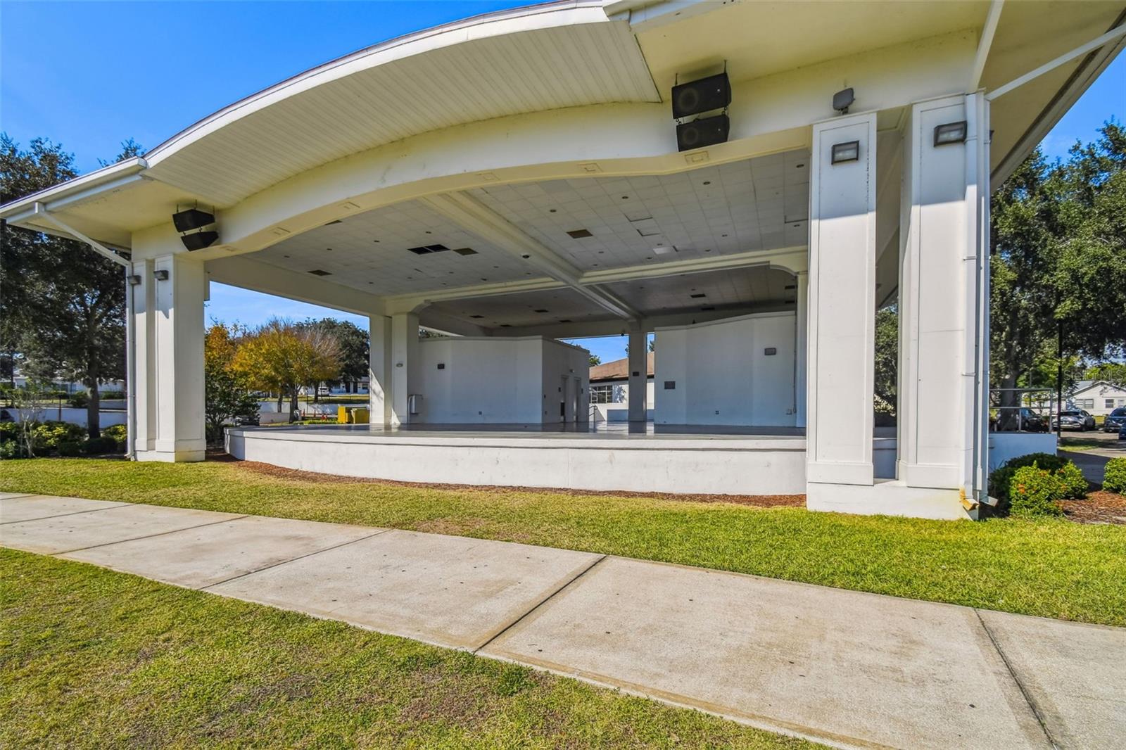 Image 11 of 37 For 518 Ingleside Lane