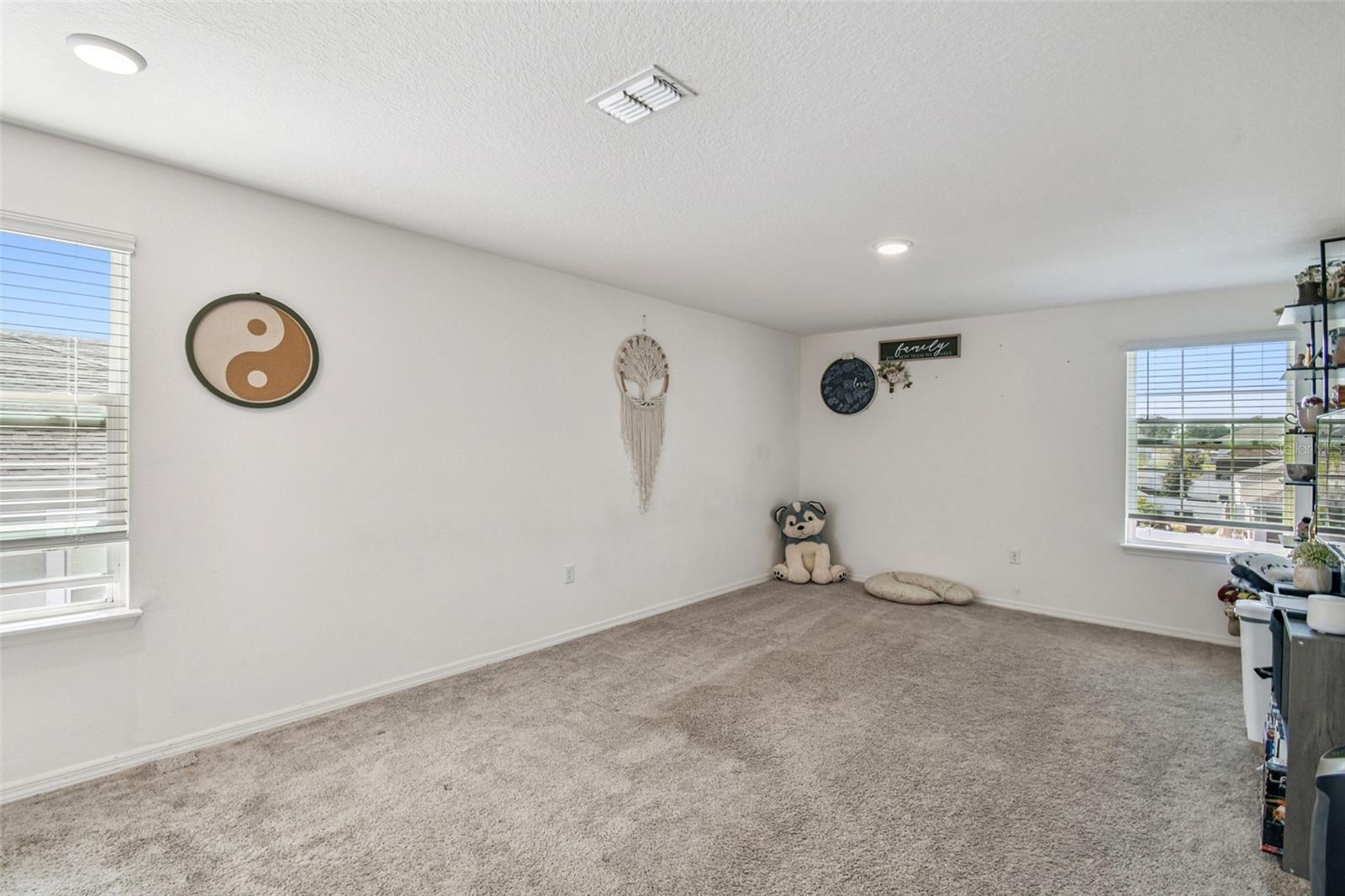 Image 21 of 37 For 518 Ingleside Lane