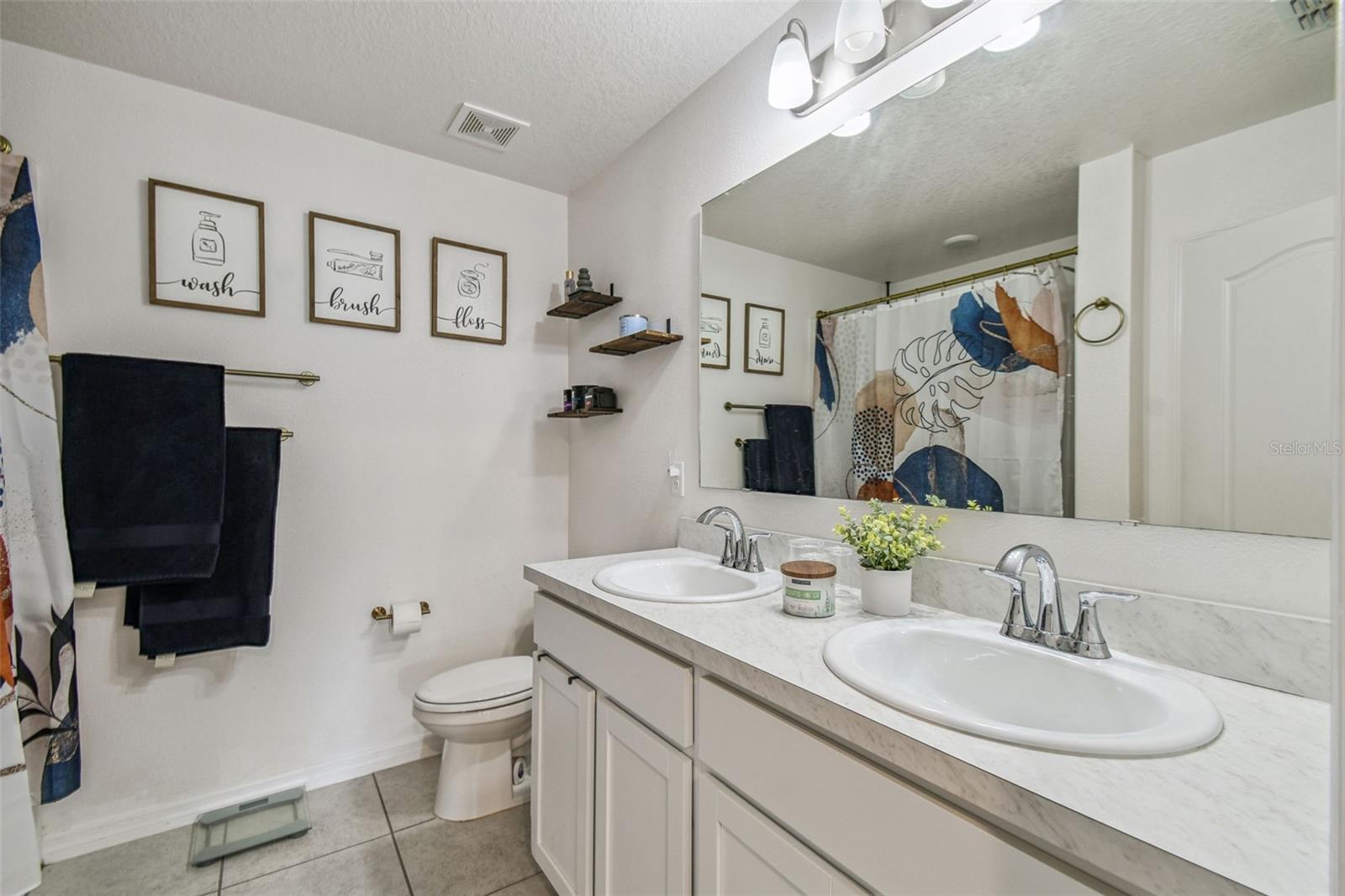 Image 24 of 37 For 518 Ingleside Lane