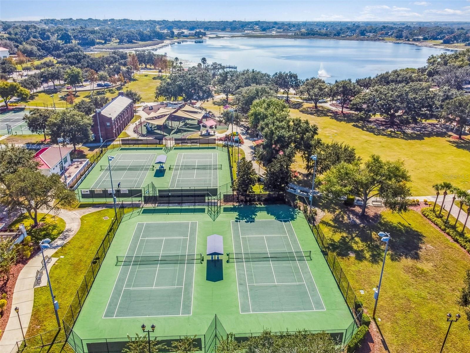 Image 4 of 37 For 518 Ingleside Lane