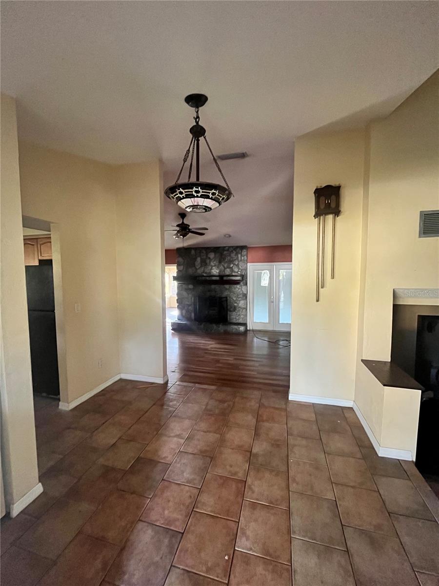 Image 4 of 24 For 941 Mill Road Lane