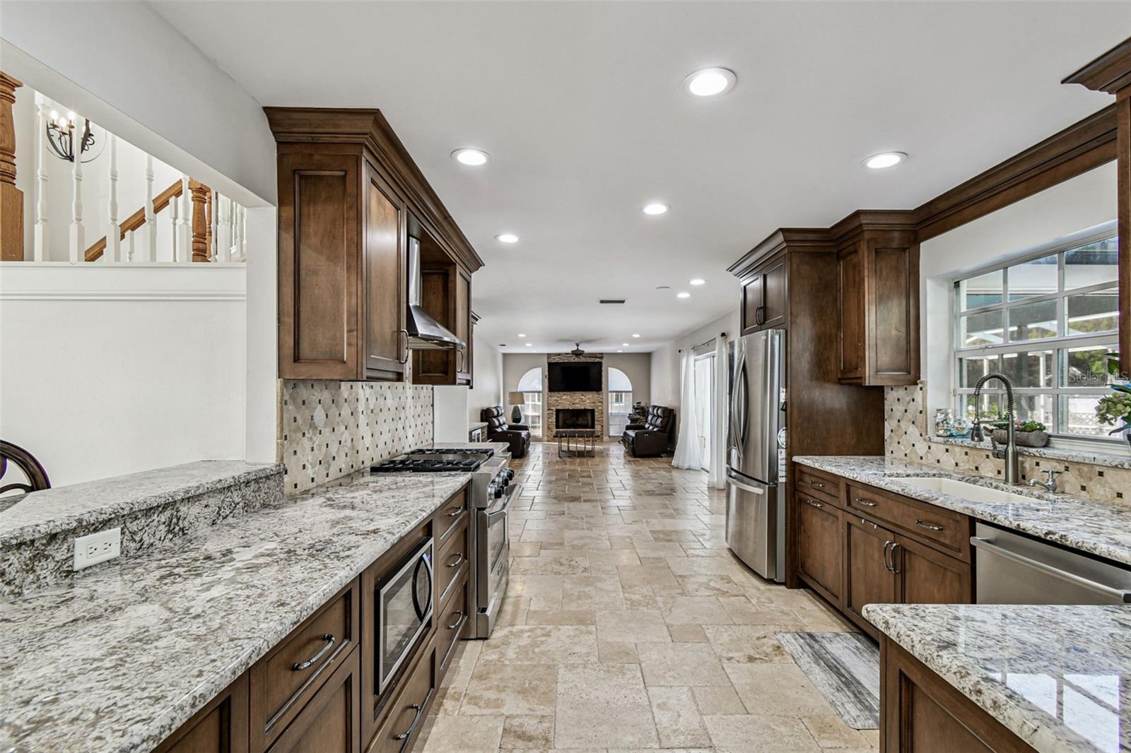 Image 18 of 97 For 9149 Maple Court