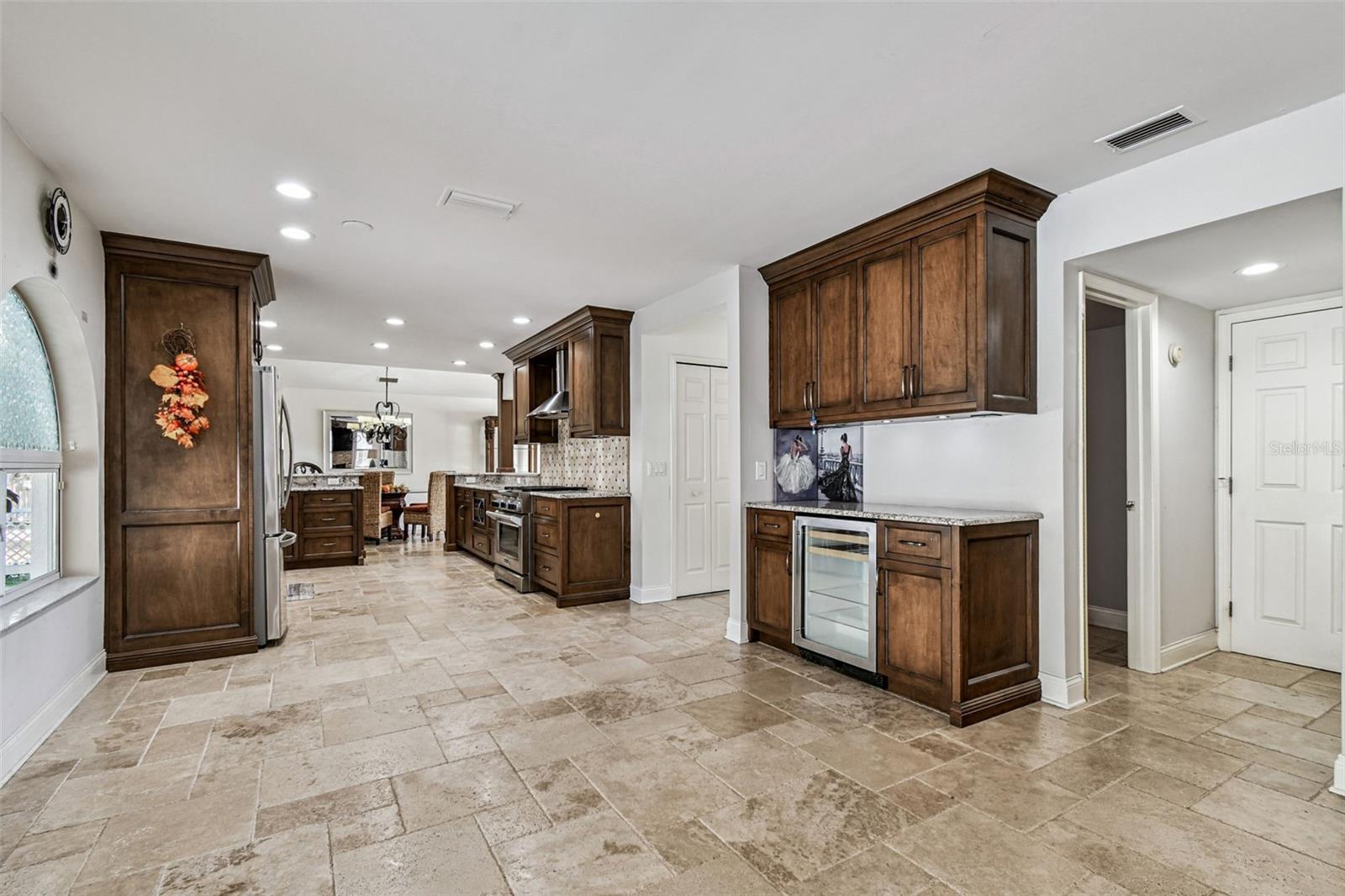 Image 28 of 97 For 9149 Maple Court