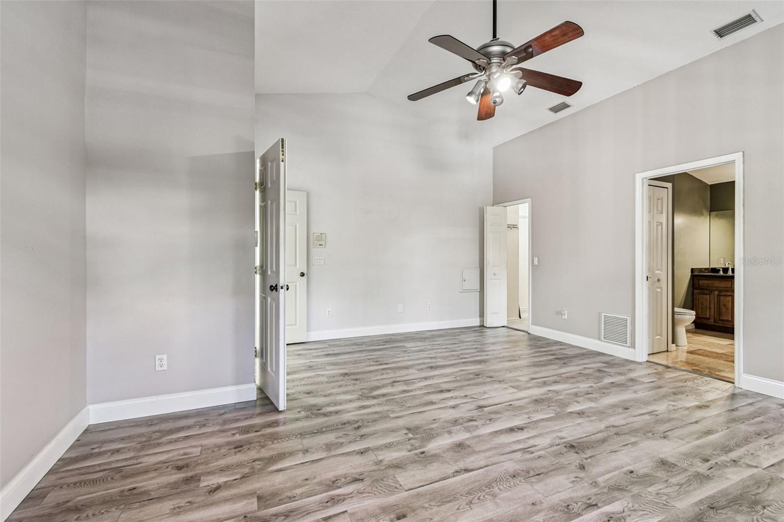 Image 36 of 97 For 9149 Maple Court